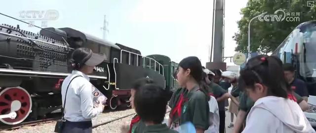 【震惊！】暑假玩科技！空中漫步、对话机器人，这些遛娃胜地绝了
