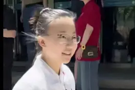 太强了！人大附中女孩上热搜，“部里部气”引得无数网友热议！图片