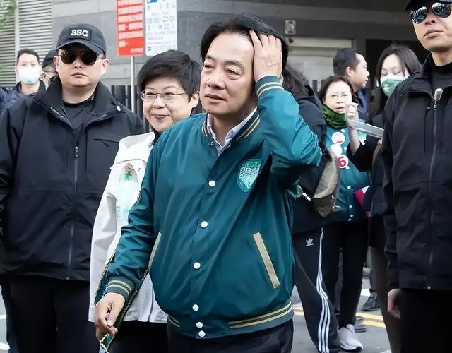 特朗普对赖清德下“命令”，大陆四字预言结局？国防部已发声