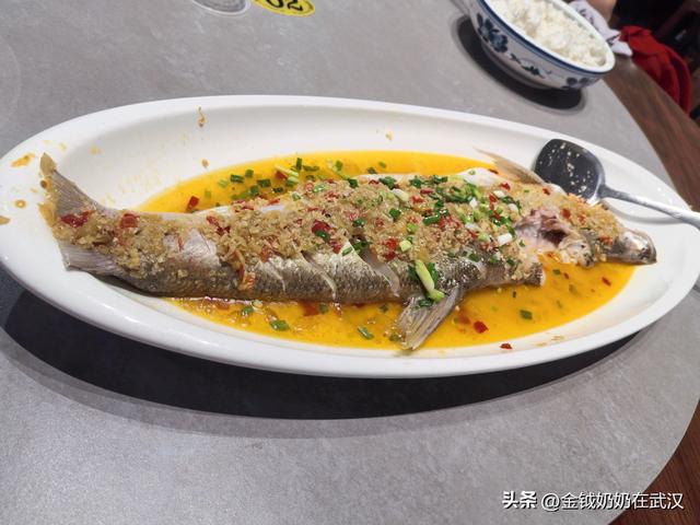 半生节俭，今朝尽欢