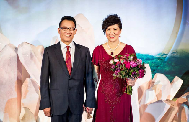 面相变了，从"铁榔头"变成"整容狂"，64岁的郎平为自己的行为买单