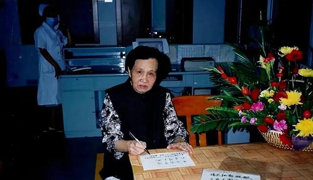 福建龙岩县杨月花是贺子珍长女：开国上将萧克曾劝她改回原来姓氏