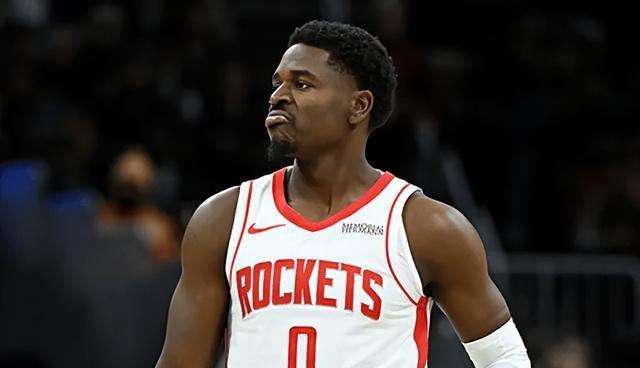 仅490万年薪！轰18分拯救火箭，乌度卡说得对，斯通一定要续约他