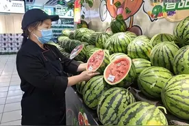 又到吃瓜季！地产大田西瓜大量上市图片