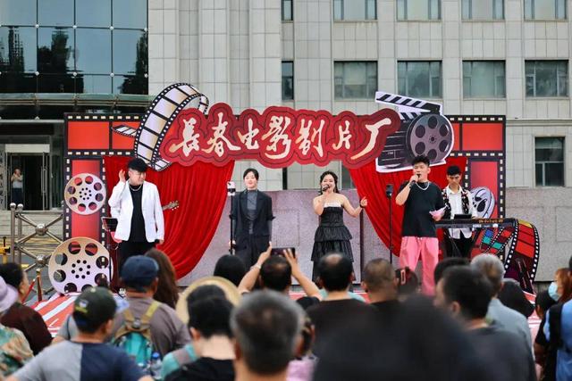 整新活儿！新民大街火的不得了！董宇辉也来了