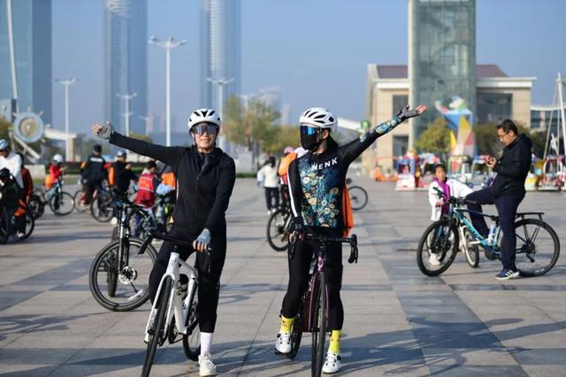 今天，骑遇日照，出发！他们共赴最美秋日！