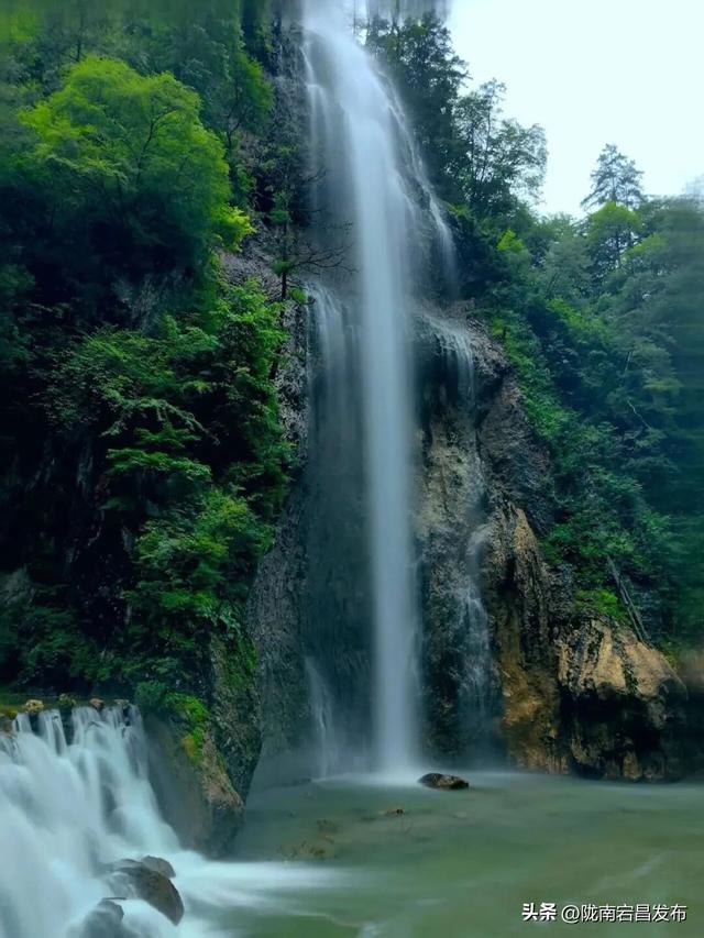 这么近 那么美 漫游官鹅赏山水 |“五一”趣游鹅嫚沟！高空漂流+玻璃桥解锁刺激新体验