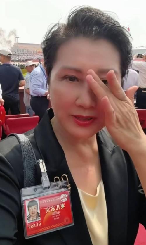 63岁张凯丽也没想到，因阅兵上的一个举动，她的口碑“彻底逆转”