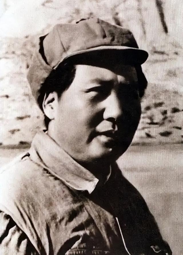 49年北平解放，毛主席接见四野将领，见一熟人惊呼：你当副军长了