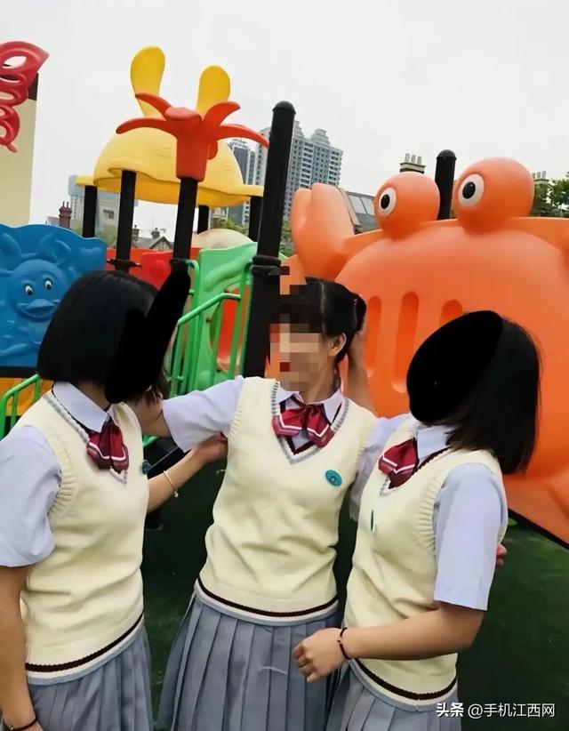 山东一男子疑因离婚多年的前妻订婚，上门当着11岁儿子的面将其杀害	，孩子陷自责不愿说话，检方已提起公诉