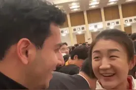 全红婵很安静，陈梦笑的很开心，伊能静坐C位，何超欣霍启山都在图片