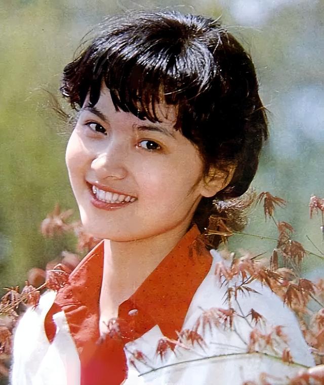 80年代家喻户晓的女演员，嫁给军委副主席儿子，离婚后混得如何？