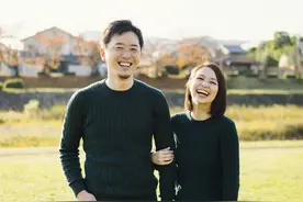 “结婚后，工资该不该交给老婆？”3个已婚男人的回答，很现实图片