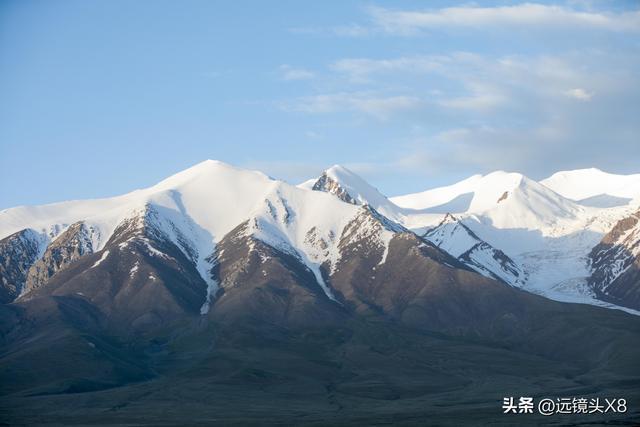 可可西里自然保护区绵延的雪山