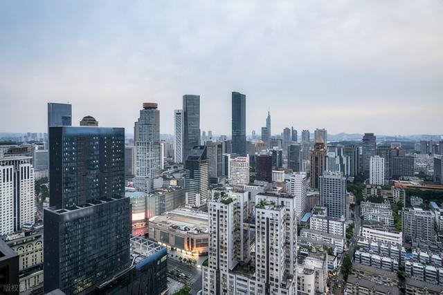 刚从南京回来，毫不客气说，南京是省会中，城建最好最霸气的城市