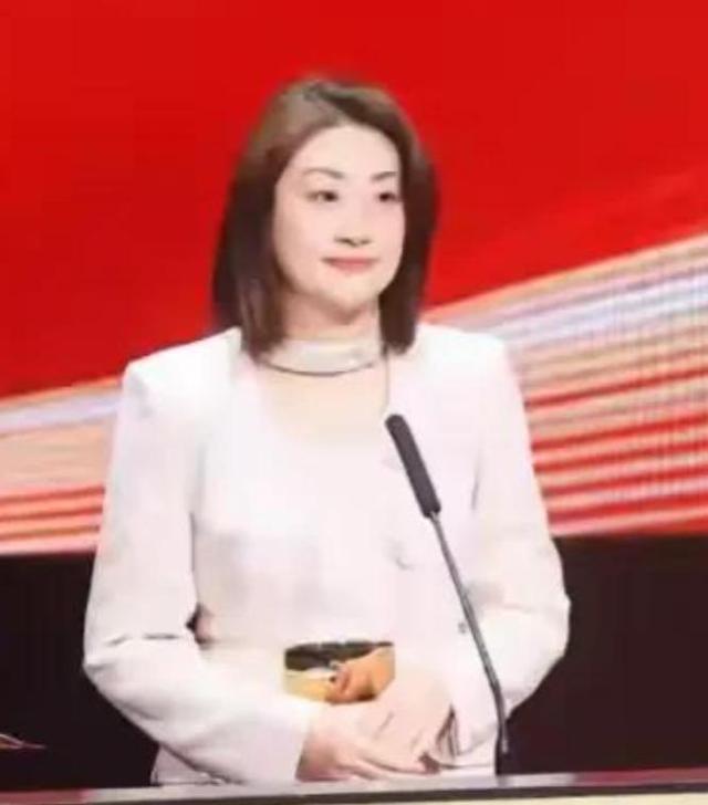 娃哈哈彻底改名，一切都结束了！900亿品牌说丢就丢，她太多无奈
