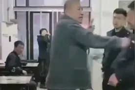 辽宁一醉酒男子打砸店铺后，挑衅民警：我叫你爹！网友评论笑疯了图片
