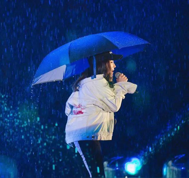 雨中听秋