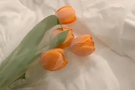 男人欣赏一个女人，当有了这些表现时，意味着他已经心动于她图片