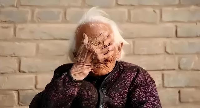 奶奶凌晨2点跳楼轻生，孙子早上照常娶媳妇，只是因为一套房子！