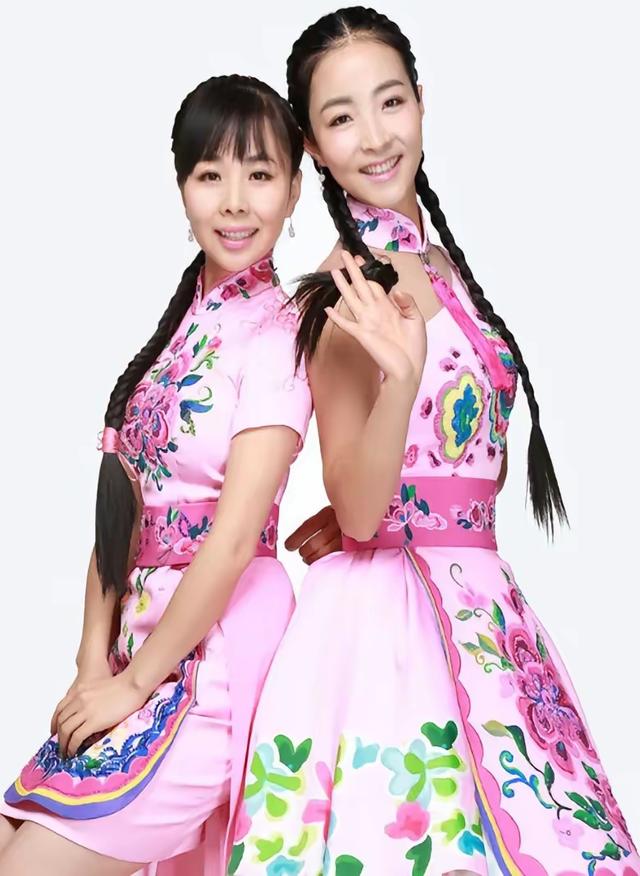 王二妮和王小妮，姐妹花：写真欣赏。