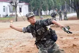 手榴弹要扔出多少米才算及格？多年来，我军最远纪录仍未被打破图片