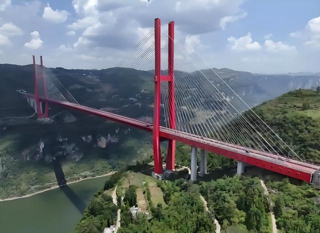 贵州建成世界第一高桥，两小时变两分钟，世行认定不宜人居的逆袭