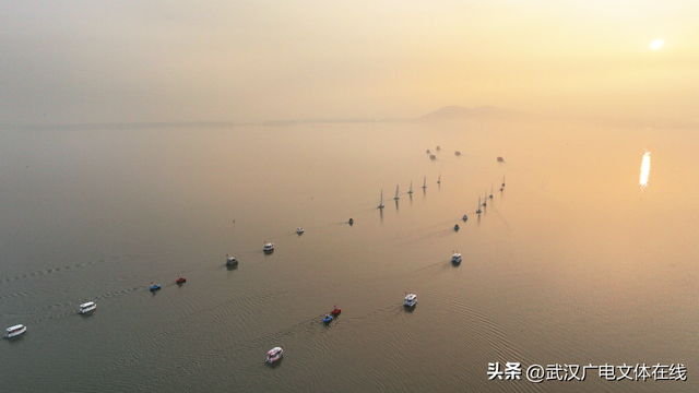 “祝福祖国 追梦东湖” 武汉东湖以水陆联动盛典喜迎双节