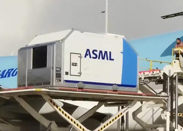 荷兰真急了？阿斯麦表达搬离态度，俄媒：光刻机卖不卖中国成关键
