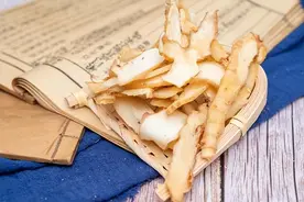 孩子总舔嘴唇，是身体发出的求救信号！分两步润唇润燥、清热泻火图片