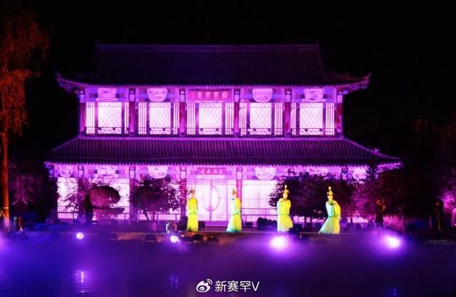 首场音乐光影水舞秀开场 游客在流光溢彩中感受赛罕热情
