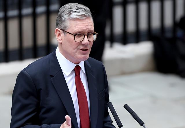 斯塔默访美受辱，美国一心收缩，还是英国自己走到了穷途末路？