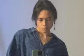 外国小哥天生阴柔脸，被当成女人？特意练一身肌肉，却显更俊美了图片