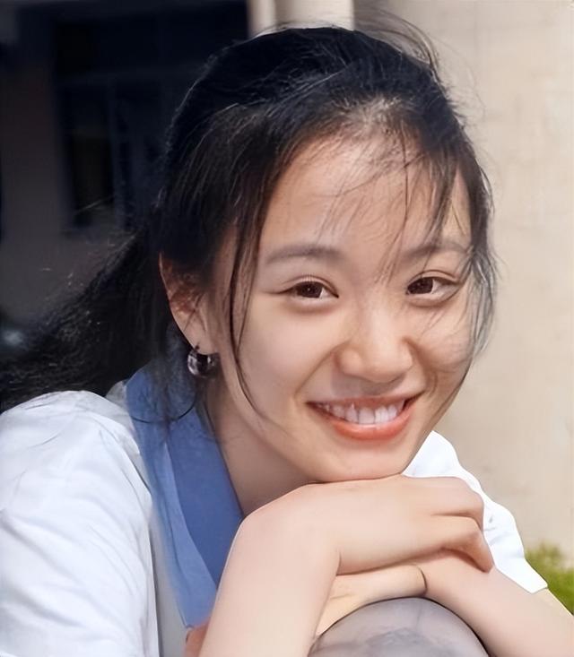 32 岁李梦真空上阵几乎全裸，网友直呼太大胆