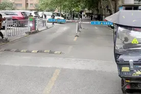 “我骂你得受着，你知道吗”，外卖小哥称送餐慢遭学生辱骂，校方回应：在积极调查图片