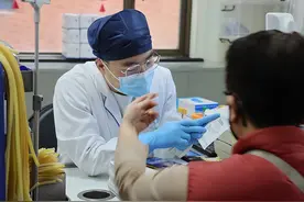 青年人物｜1毫米粗的血管，0.5秒一针见血！“小李飞针”如何练成？图片