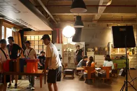 00后城院女孩：日薪500元！我在东莞竖店当群演！图片