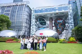 用脚步丈量北外滩之美，来网红博主同款打卡地，一起兜兜风！图片