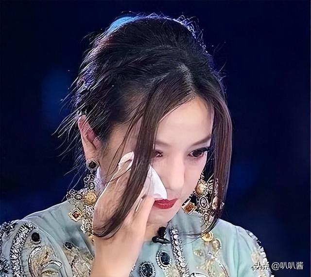 拔出萝卜带出泥！49岁赵薇近况被曝	，原来圈内封杀只是冰山一角