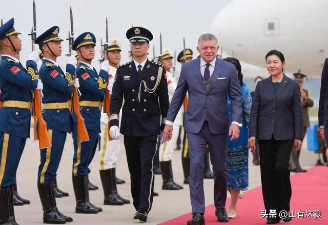 欧盟唯一参加九三阅兵的领导人，临行前一句话，令欧洲颜面尽失