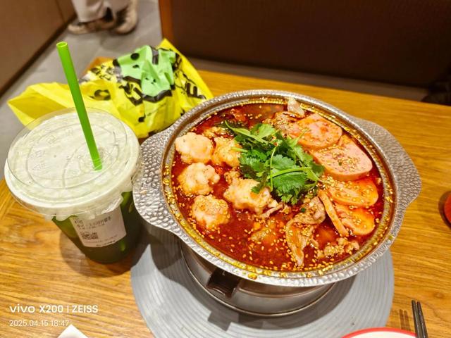 社交太累，聚餐变味，年轻人更爱一个人吃饭