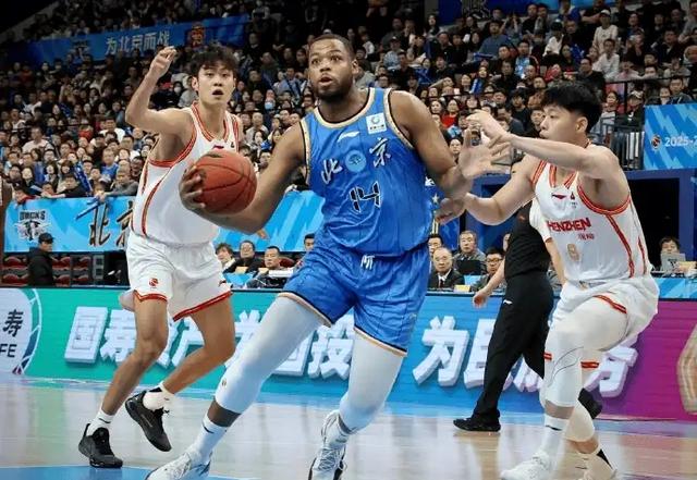 狂轰44+4+9！首钢双枪无解模式	，顶薪中锋4中0，不如老将砍8+8！