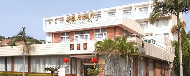 1997年，李鹏总理全家在玉泉山游玩，难得团聚	，女儿女婿罕见出镜