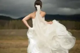 惊人婚礼事件：新娘失踪 23 分钟后，麦克风揭露的真相图片