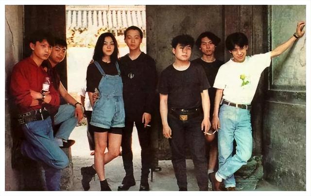 官方发文，高调官宣56岁王菲喜讯，让谢霆锋和整个娱乐圈沉默了