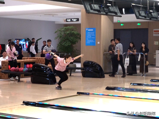 Strike！一球击中多巴胺，射阳保龄球馆等你来打卡~
