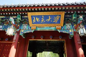 了解和走进北京大学，先从大学校门设置开始，带你去看一看图片