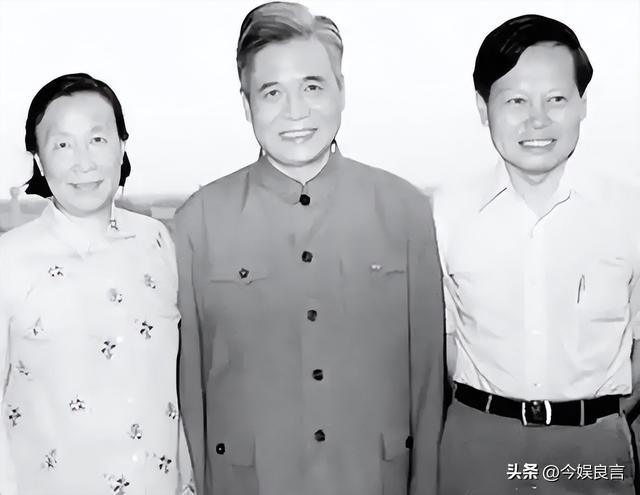 演都不演了？杨振宁去世仅4天，恶心的事就发生了，还不止一件！
