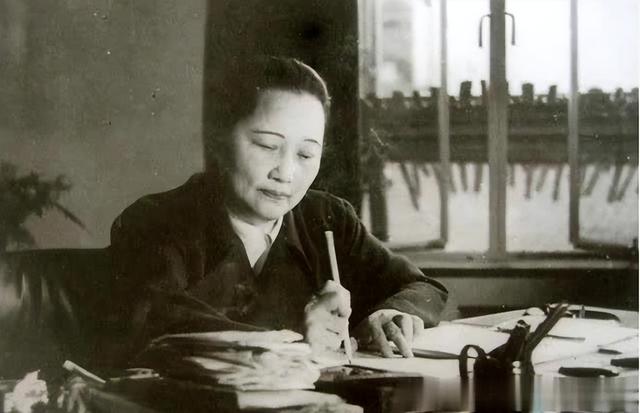 34年后才得知真相：红军快饿死时，宋庆龄偷偷当了和孙中山的家