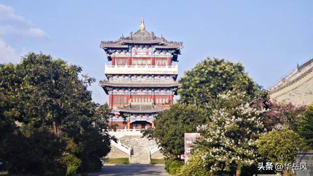 华阴市迷胡快乐苑参加2025潼关古城暑期纳凉晚会专场演出（组图）